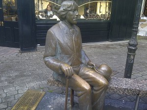 Oscar Wilde contemplating the horrors of my fashion sense