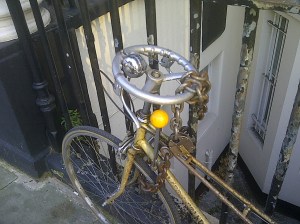 Bizarre steering gear on a bike