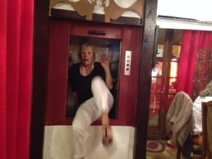 dumb waiter valbonne